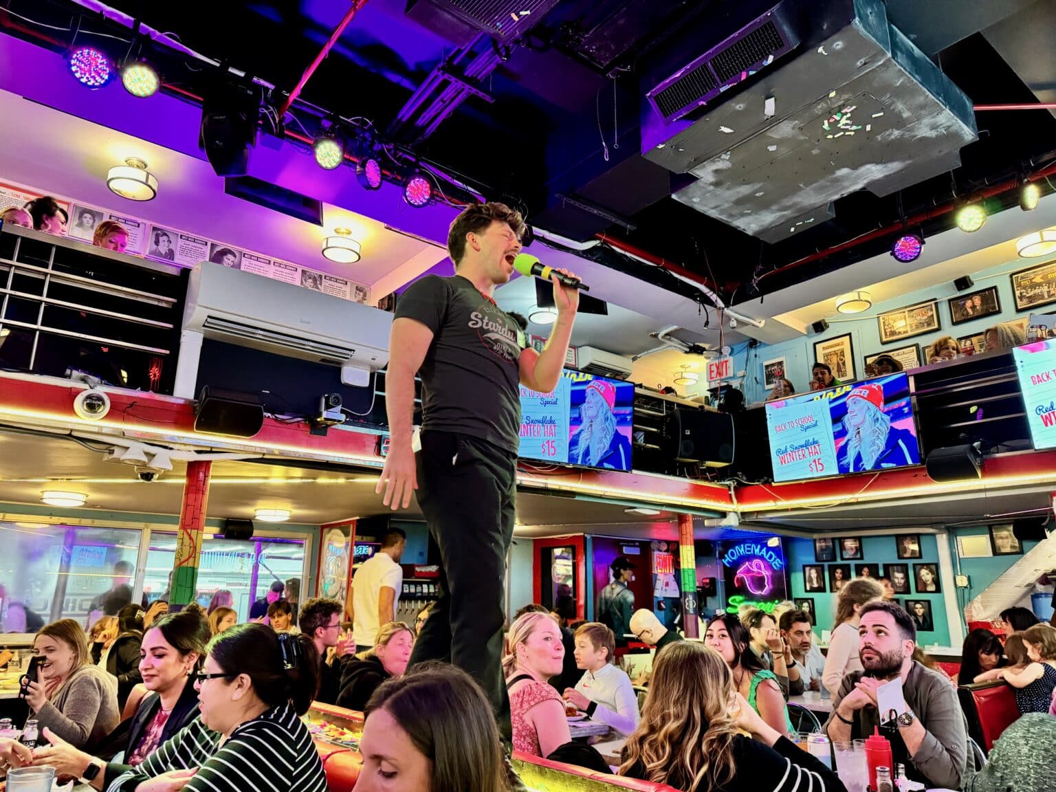 Ellen's Stardust Diner 2