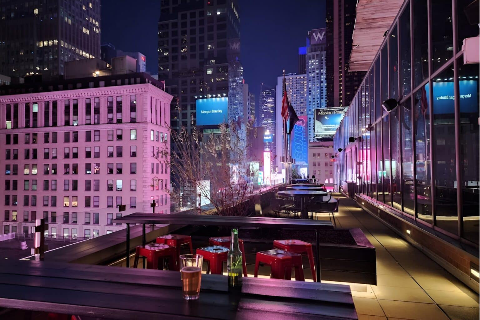 Beast & Butterflies Rooftop M Social de nuit