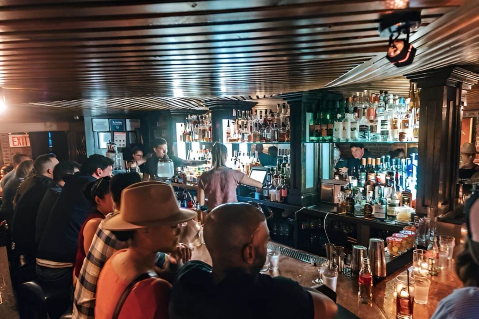 Please Don’t Tell interieur bar