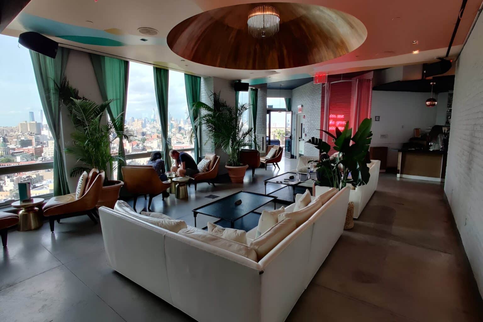 The Crown rooftp interieur