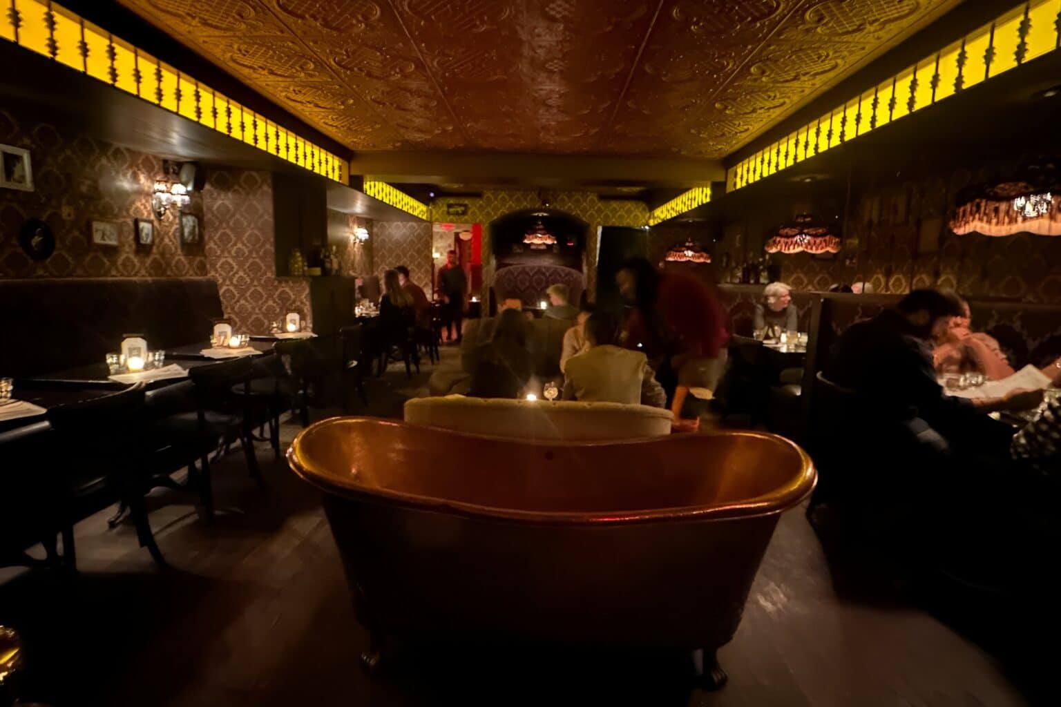 bathtub gin bathroom