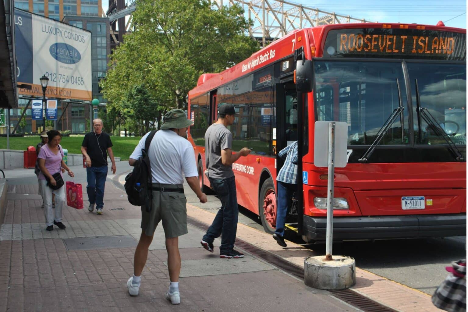 Red Bus Roosevelt Island