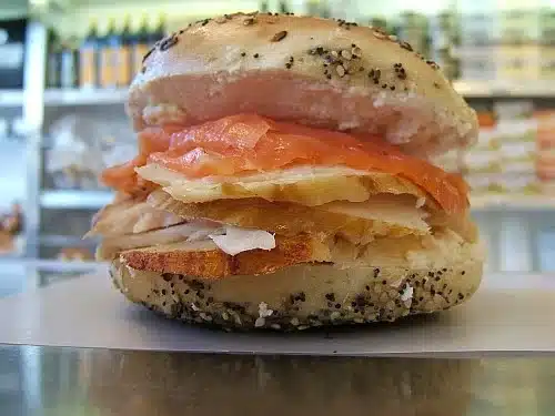 tal bagels new york saumon cream cheese